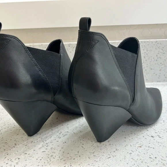 marc fisher LTD black ankle boots w/ wedge heel - size 10 - Picture 6 of 6